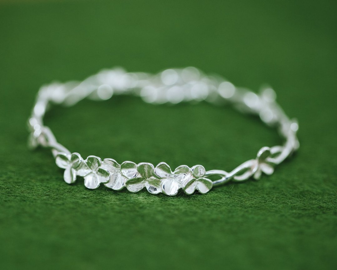 Four Leaf Clover bracelet - three leaf & four leaf clovers - Japanese design - 手链/手环 - 银 银色