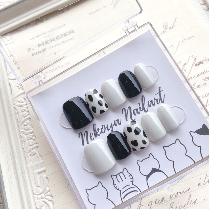 秋季日常百搭乳牛款 赠送 工具套组 及 透明收纳盒 - 指甲油/指甲贴 - 其他材质 黑色