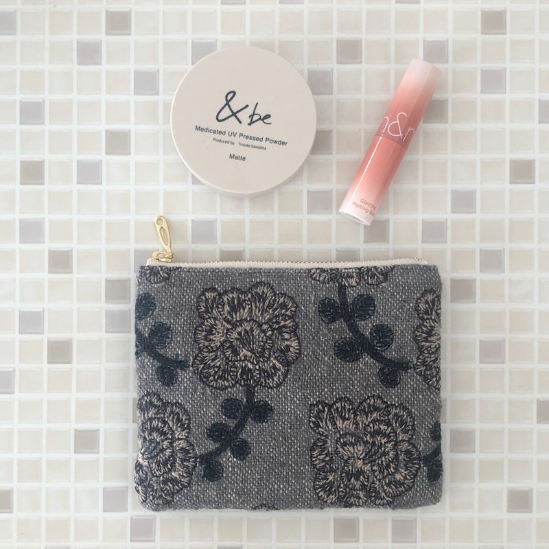 mina perhonen yula 全身刺绣花痴迷你手拿包 刺绣花朵包 - 化妆包/杂物包 - 羊毛 灰色