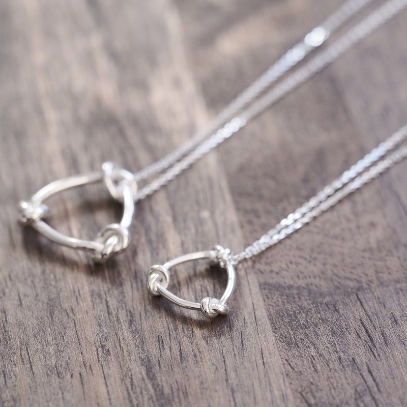 2 pieces set) Eternal knot pair necklace Silver 925 - 项链 - 其他金属 银色