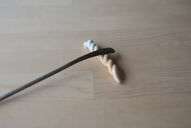 柴烧蜜麻花造型匙置 - 茶具/茶杯 - 瓷 橘色