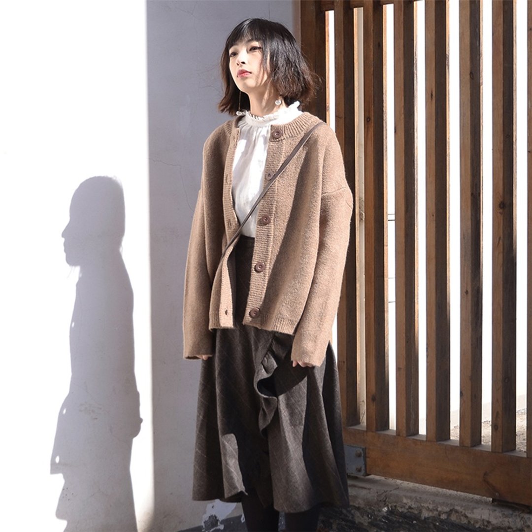 极简圆领毛衣开衫-浅咖色|毛衣|棉混纺|独立品牌|Sora-97 - 女装针织衫/毛衣 - 棉 