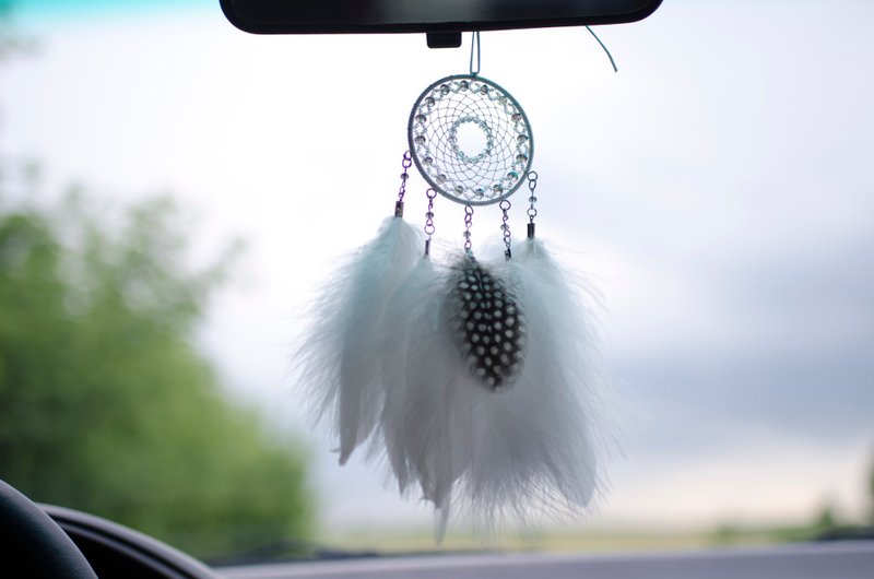Small white dream catcher car rear view mirror hanger ตาข่ายดักฝันสีขาว - 墙贴/壁贴 - 绣线 白色