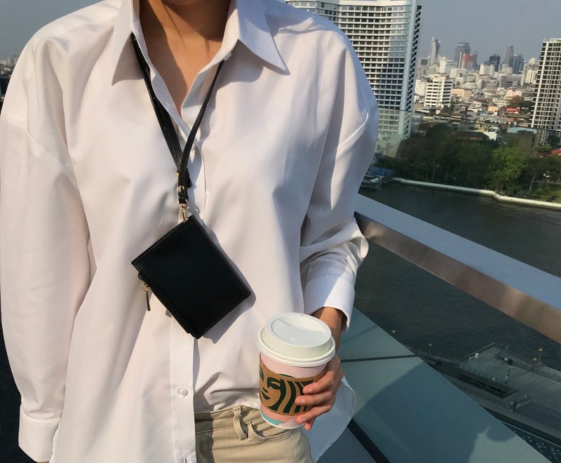 短夾包 真皮钱包 Minimalist wallet with strap - Black&Gold - 皮夹/钱包 - 真皮 黑色