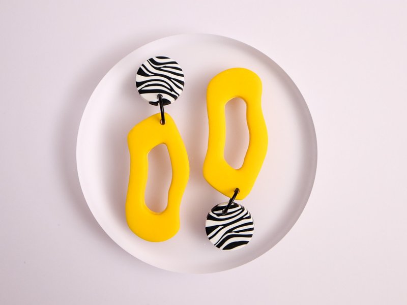 Yellow ring and zebra Clip-On/earrings/allergy to metal/39 - 耳环/耳夹 - 粘土 黄色