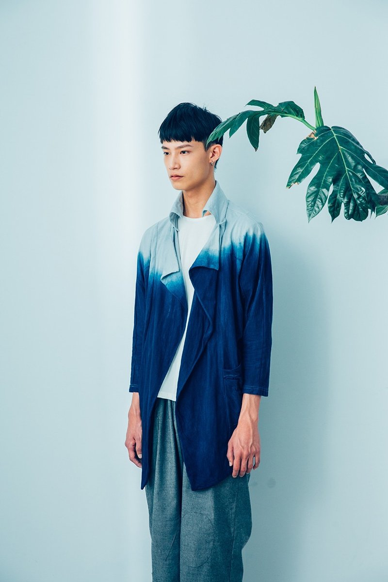 I . A . N Design 立领版型外套 渐层蓝染 有机棉 Organic Cotton - 中性连帽卫衣/T 恤 - 棉．麻 