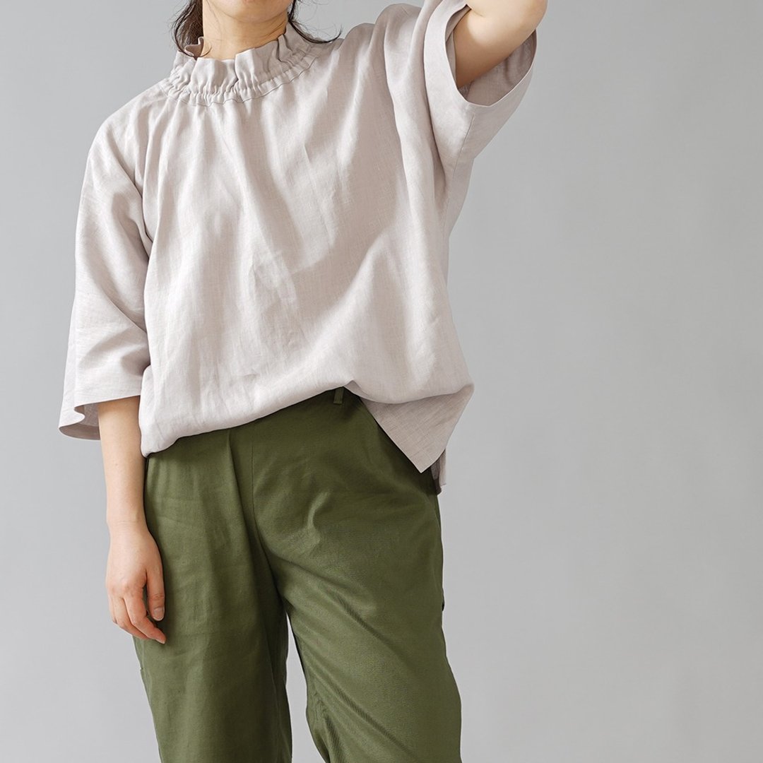 wafu --Amajo 裝襯 衫 Linen Shirring Neck Half Sleeve Top / Grayish Pale Pink t041e-hzk1 - 女装上衣 - 亚麻 粉红色