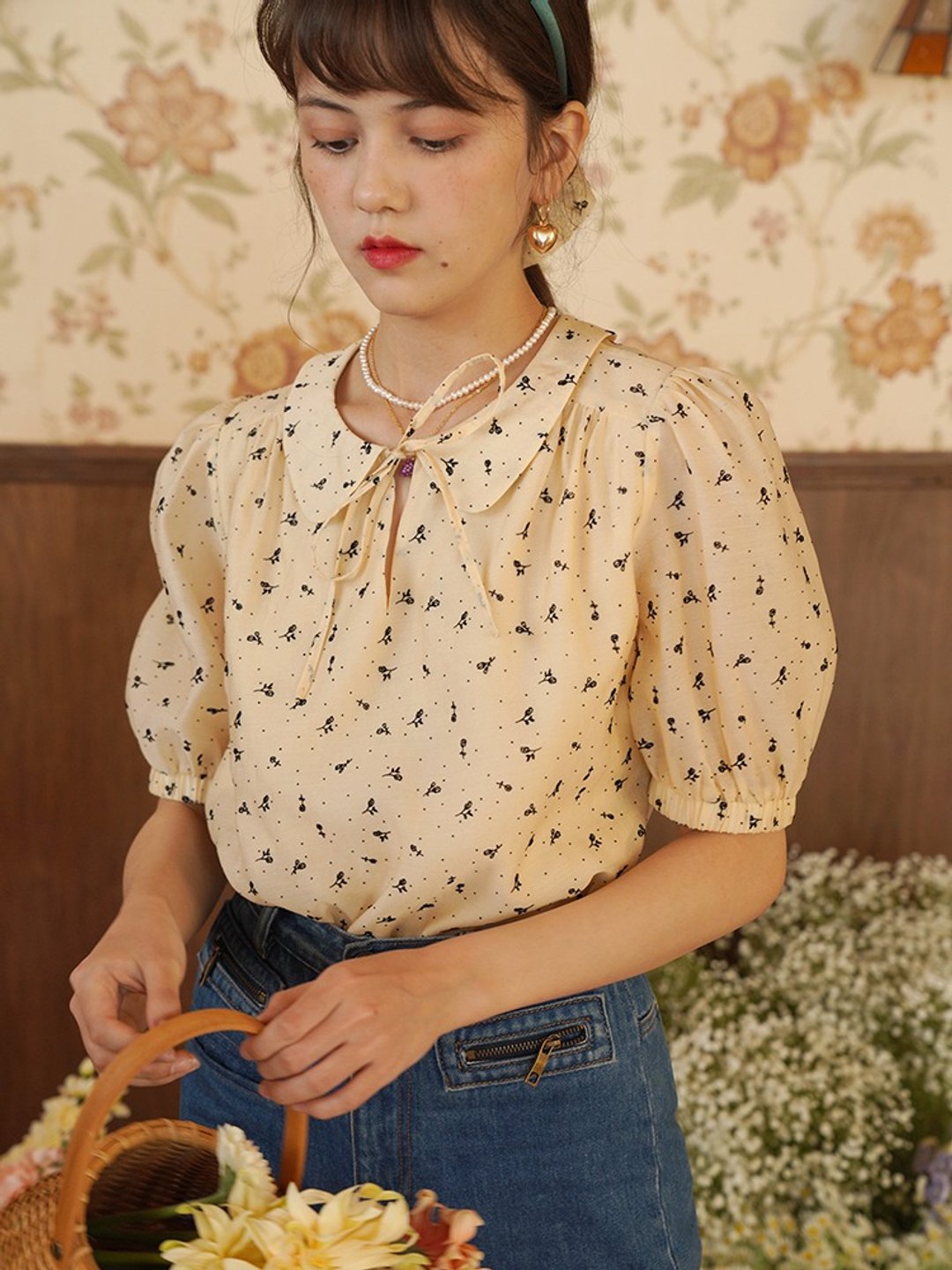 MintCheese独立设计 法式少女 植绒玫瑰米黄色彼得潘领泡泡袖衬衫 - 女装衬衫 - 丝．绢 黄色