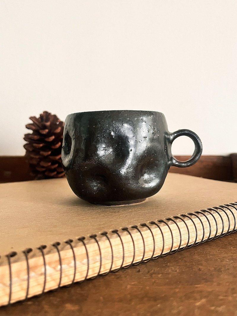 凹凸 咖啡杯 二二零 | 陶器皿 - 咖啡杯/马克杯 - 陶 黑色