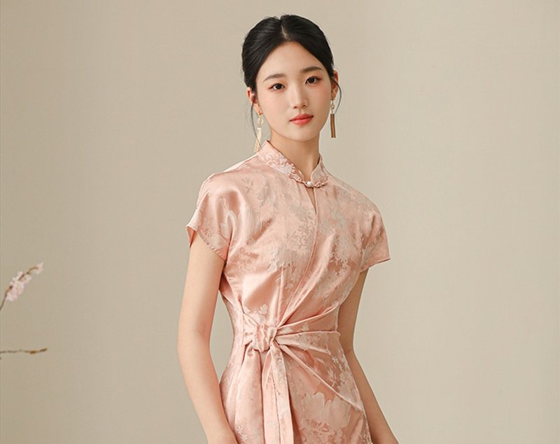 新中式复古中國風 通勤气质短袖 改良版洋裝 - 洋装/连衣裙 - 丝．绢 粉红色
