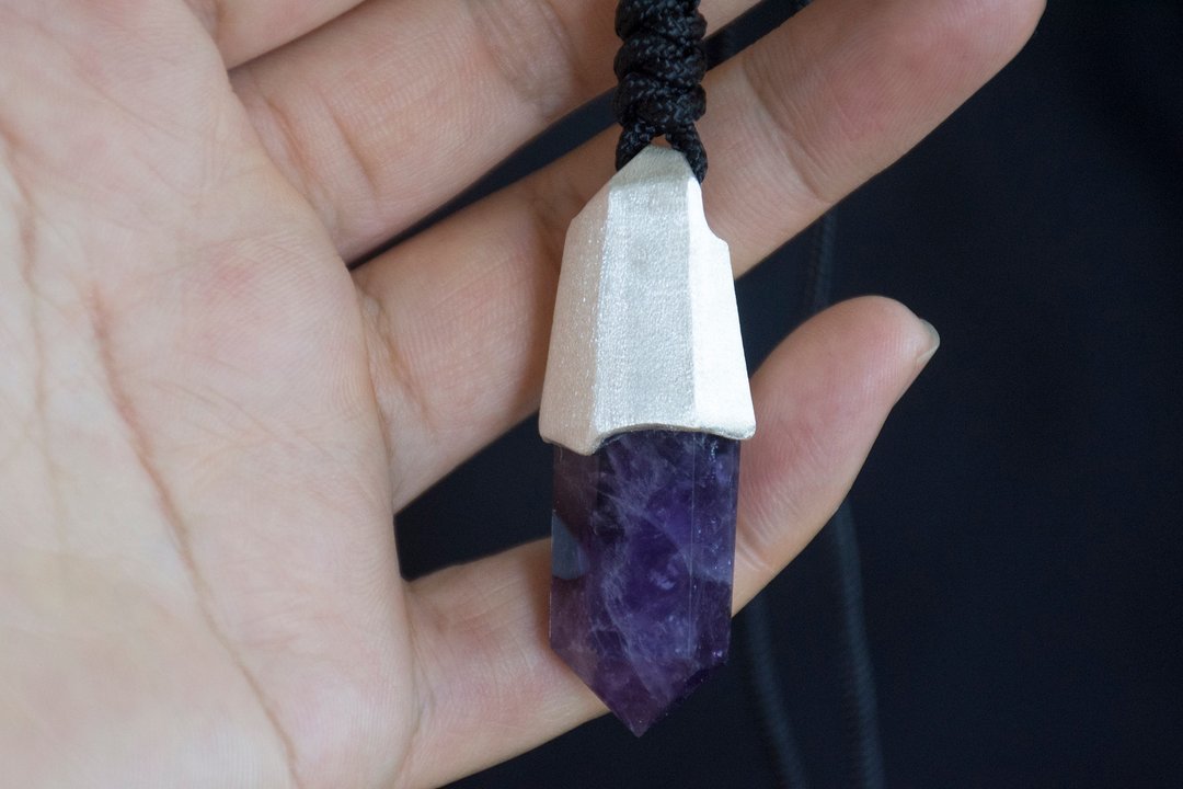 原创手工紫水晶紫晶六棱柱纯银配绳吊坠 - 吊饰 - 水晶 紫色