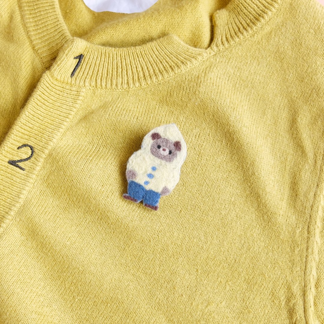 Kappa wearing brooch - 胸针 - 羊毛 黄色
