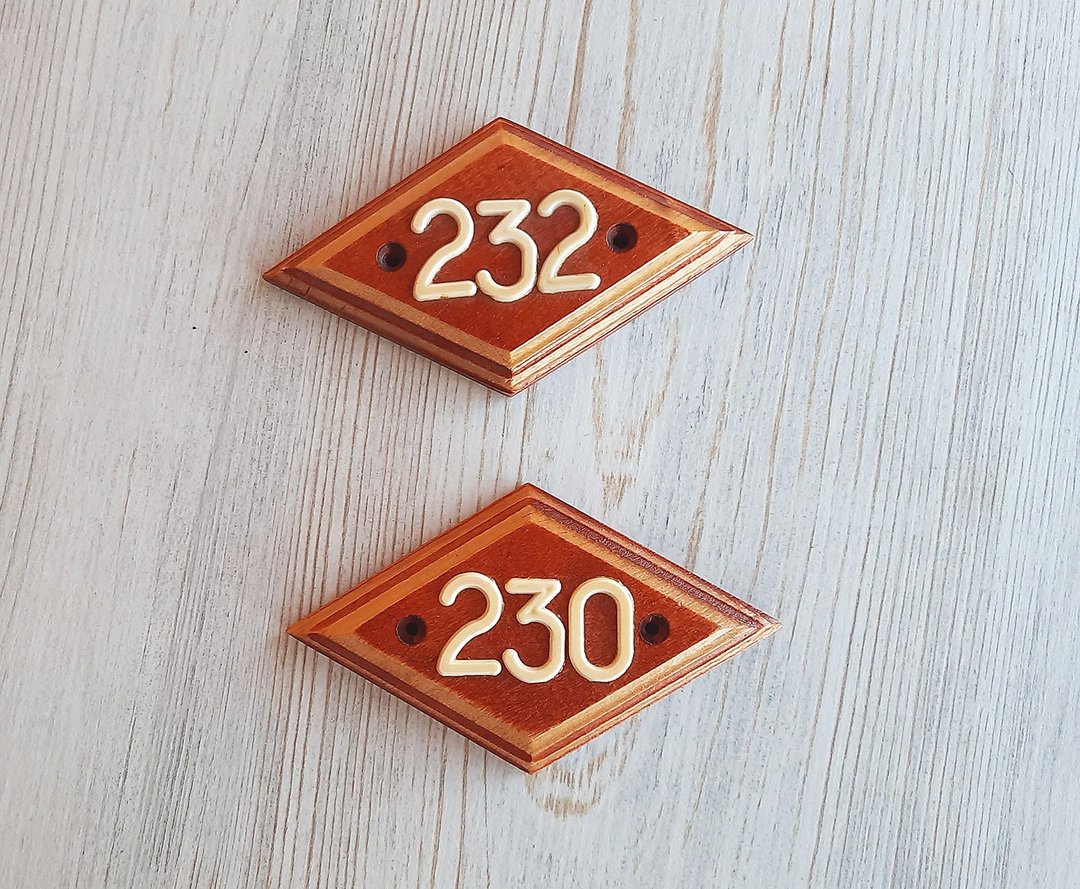 Wooden rhomb door number sign 230 232 - Soviet apartment number plate vintage - 门帘/门牌 - 木头 咖啡色