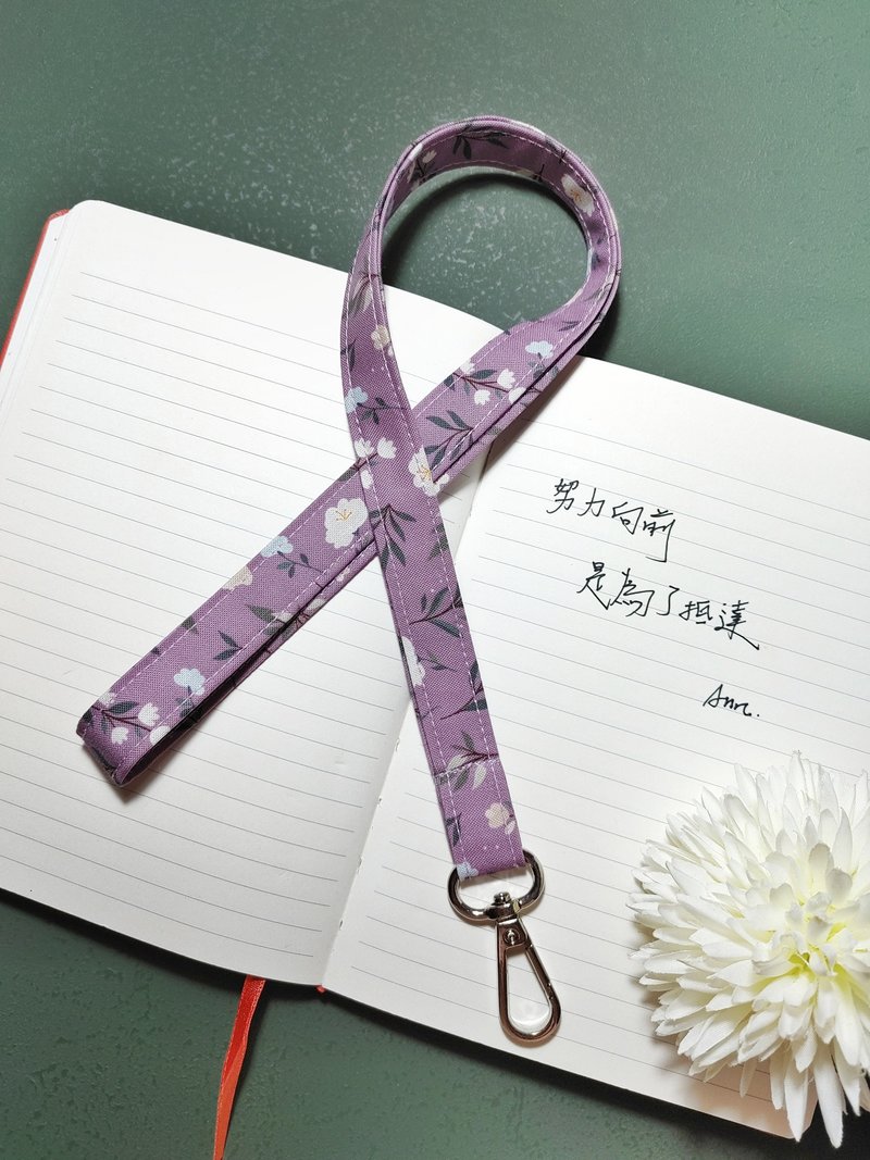 职场必备 宽版 纯棉识别证颈挂绳/手机挂绳/证件带(紫苑花影) - 挂绳/吊绳 - 棉．麻 紫色