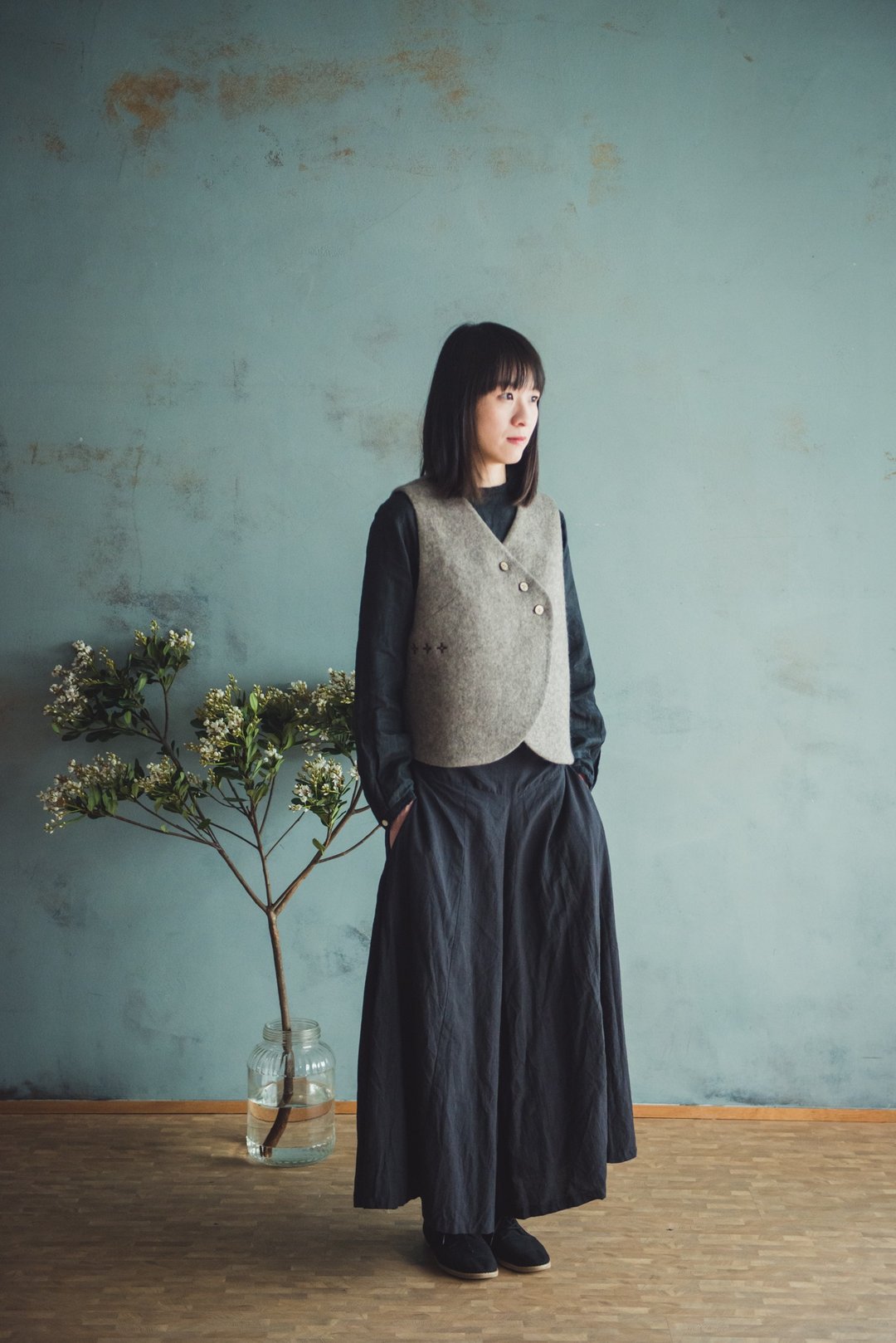 牦牛绒・手工毛毡圆背心・灰色 - 女装背心 - 其他材质 灰色