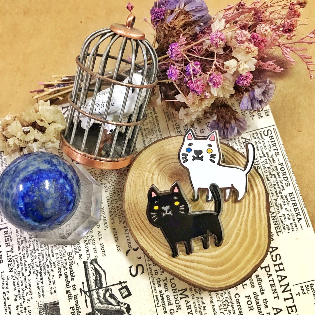 金属胸针 徽章 - 魔法猫咪 - 胸针 - 其他金属 黑色