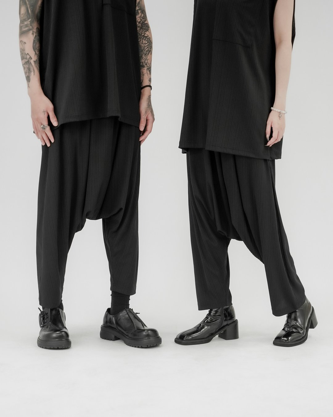 MUKK DESIGN 套装 - 细坑条低裆裤 - 中性裤装 - 聚酯纤维 黑色