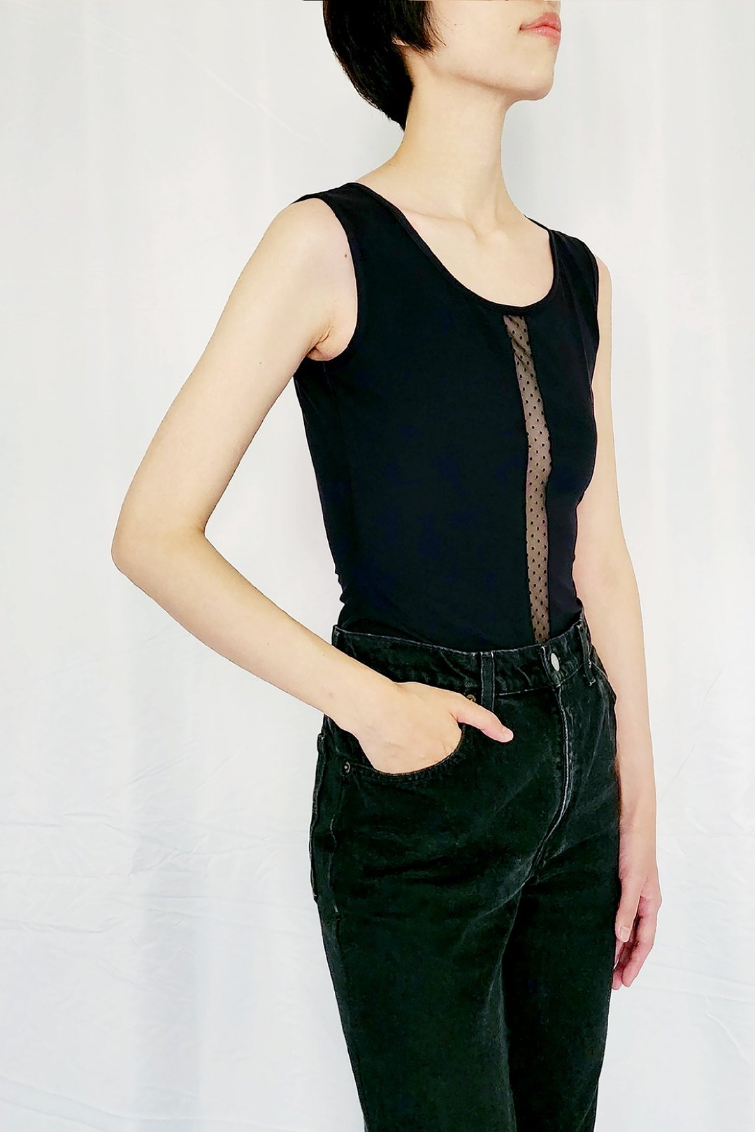 SHEER FRONT VEST TOP 点点网布拼接前中篓空上衣 - 女装背心 - 其他材质 