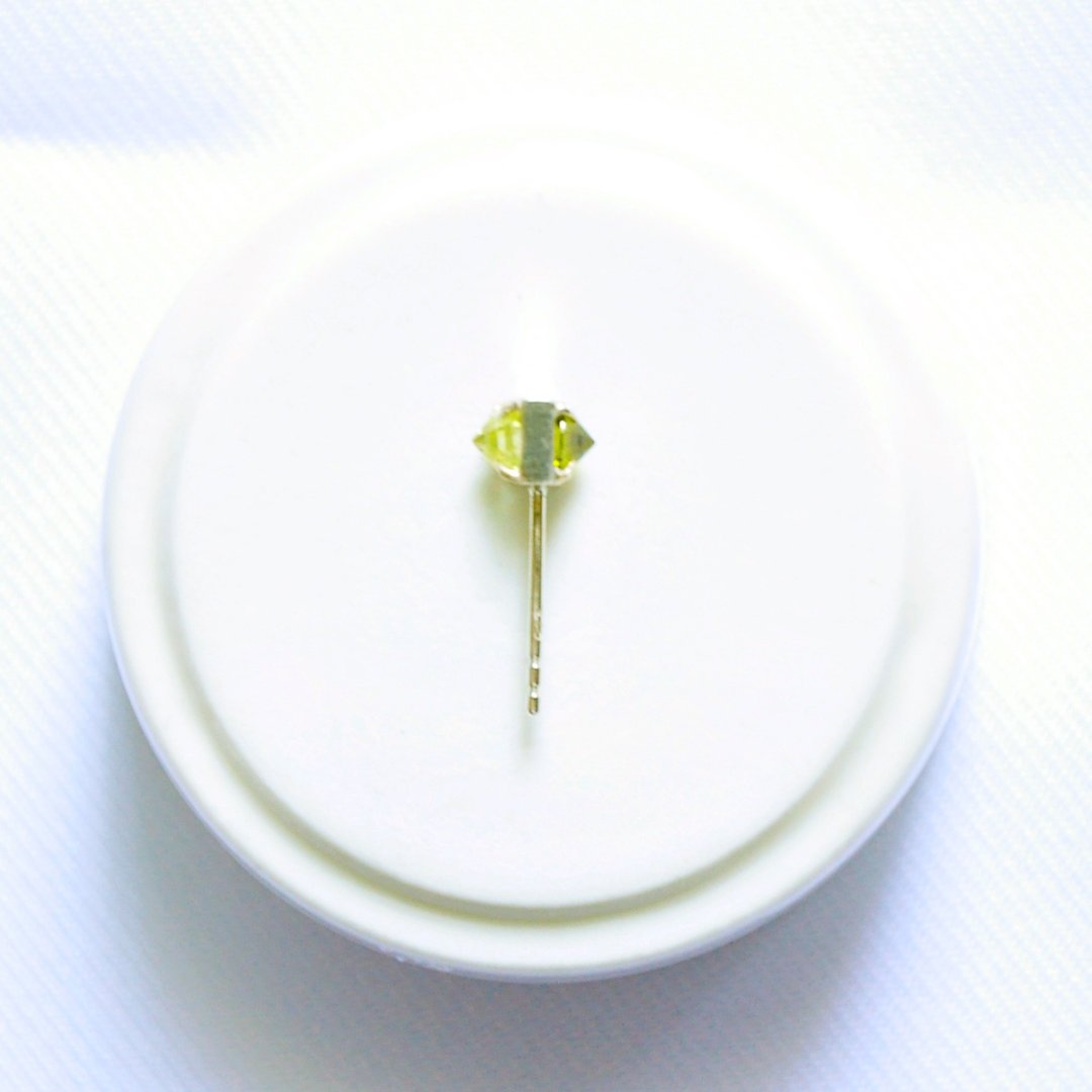波金的使者 绿色结晶 锆石银耳针 单支 - 耳环/耳夹 - 宝石 绿色