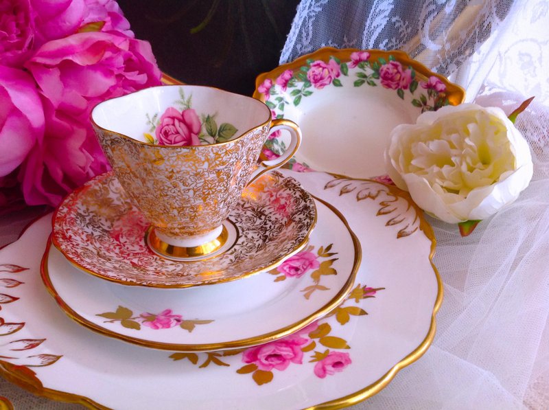 ♥安妮疯古物♥英国骨瓷1950 年 Windsor 粉红玫瑰22k 金蕾丝花边花茶杯两件组~ 库存新品 - 茶具/茶杯 - 瓷 金色