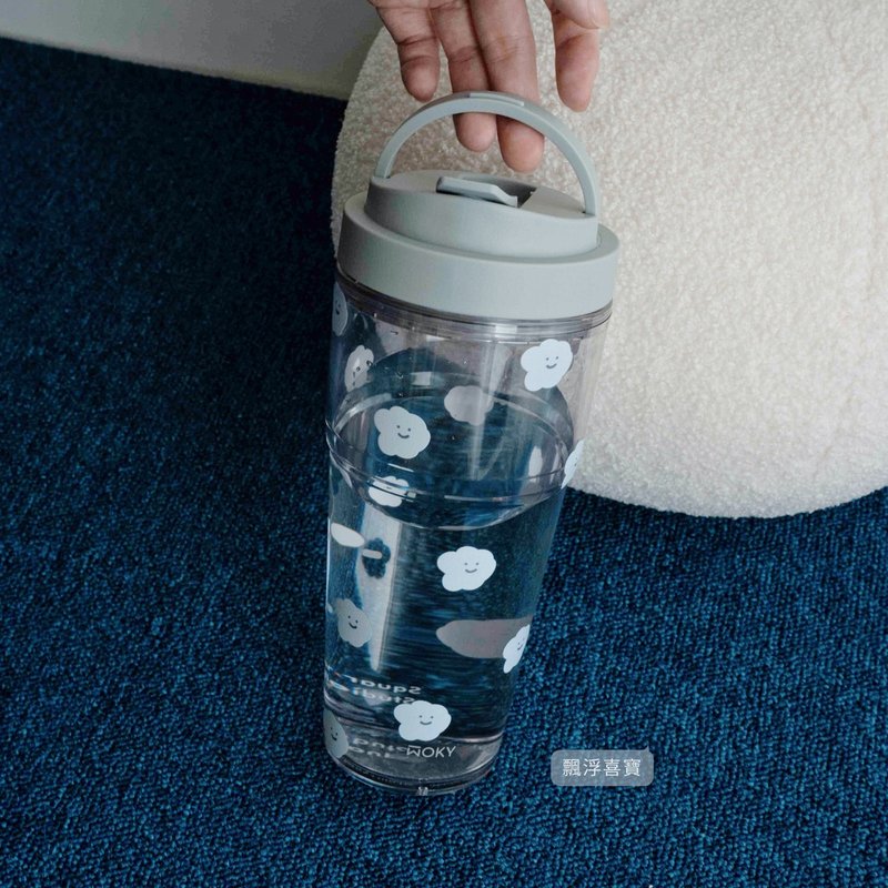 WOKY 联名 纯透浑圆杯 880ml 附弹跳吸管 透明杯 透明瓶 ECOZEN - 水瓶/水壶 - 其他材质 透明