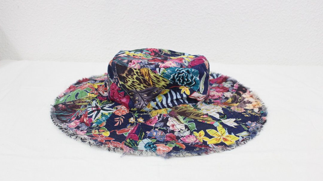 Wide brimmed hat with UV protection that can be worn on both sides. - 帽子 - 棉．麻 