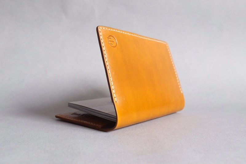 HUANGS 艹一田人【经典商品】护照夹 PASSPORT COVER - 护照夹/护照套 - 真皮 