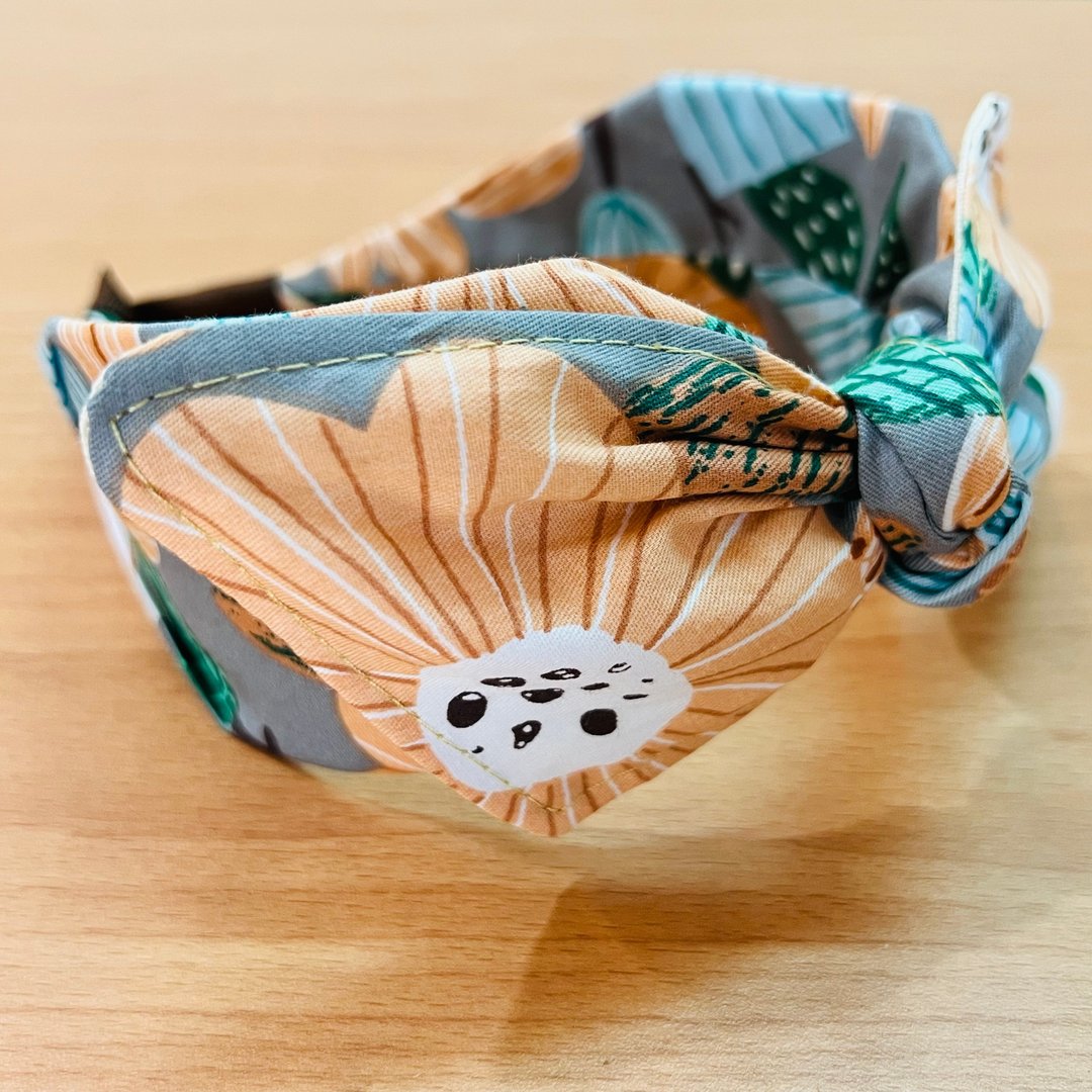 MOYA 宽版手工发箍 波斯菊花 - 发饰 - 棉．麻 蓝色