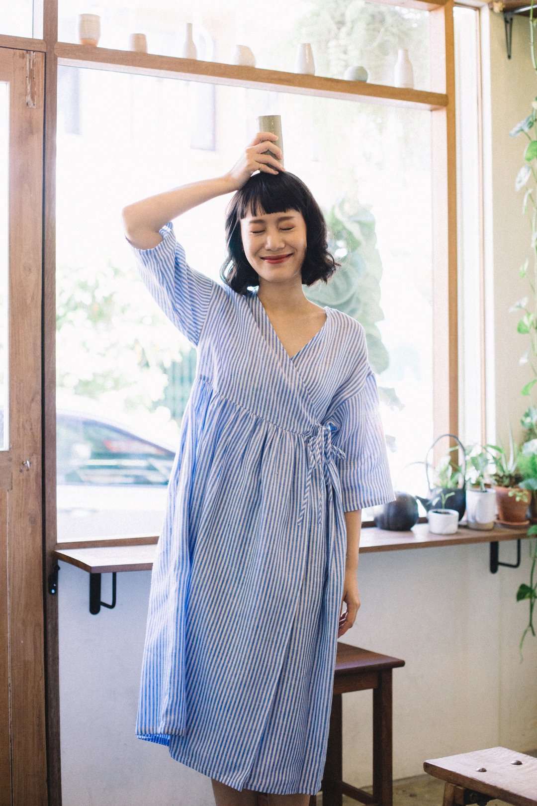 Linen wrap dress with double bow tie in Blue/White Stripe - 洋装/连衣裙 - 棉 蓝色