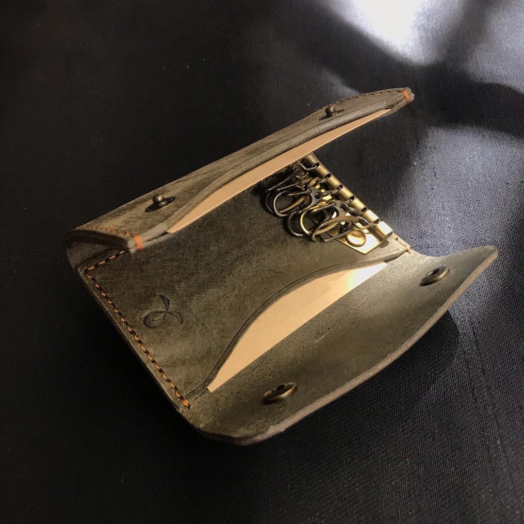 Handcraft Leather key Case with 2 card slots - 钥匙链/钥匙包 - 真皮 多色
