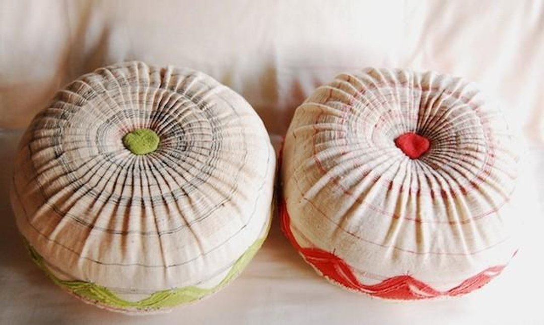 [OHANA] pleated cushion green or red - 枕头/抱枕 - 棉 咖啡色