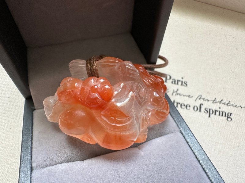 红兔毛九尾狐镂空雕刻件蜡绳款 - 长链 - 水晶 