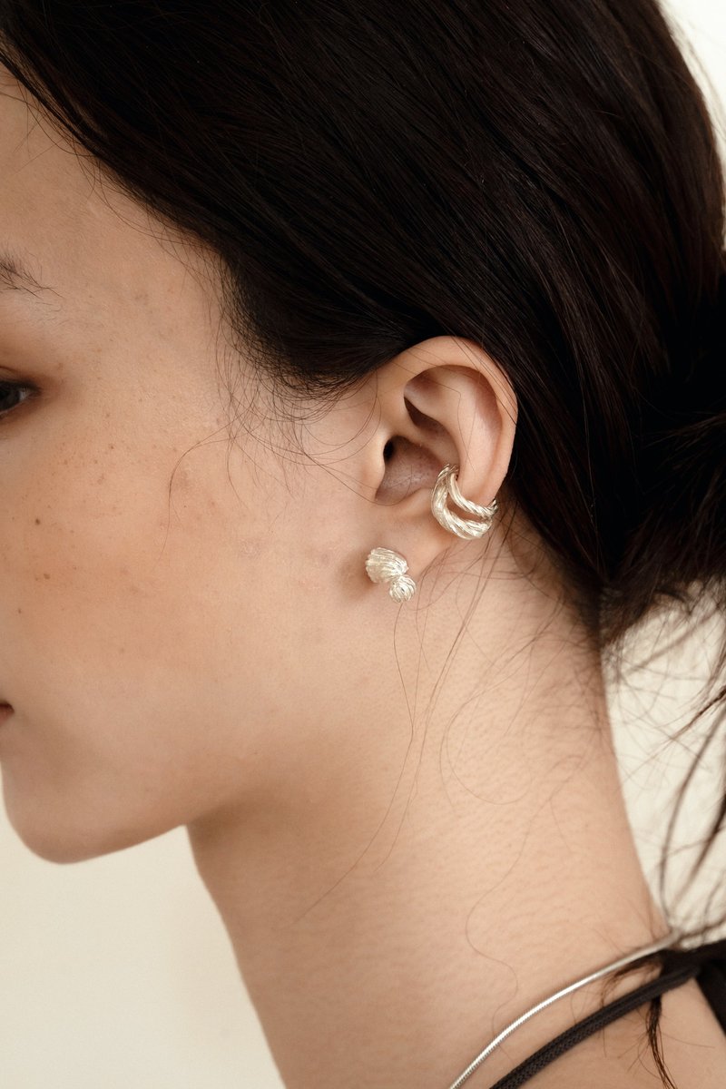 TEC02-Double Carving Ear cuff - 耳环/耳夹 - 纯银 