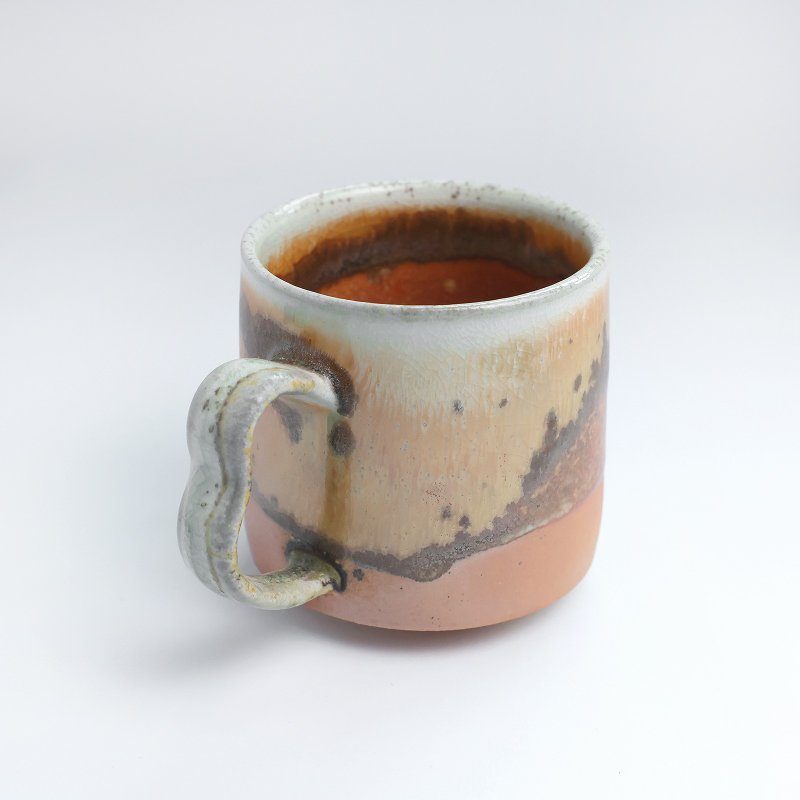 明芽窑 | 柴烧金彩双色咖啡杯 橘红 黑 特殊把手 杯子 陶杯 H10 - 咖啡杯/马克杯 - 陶 橘色