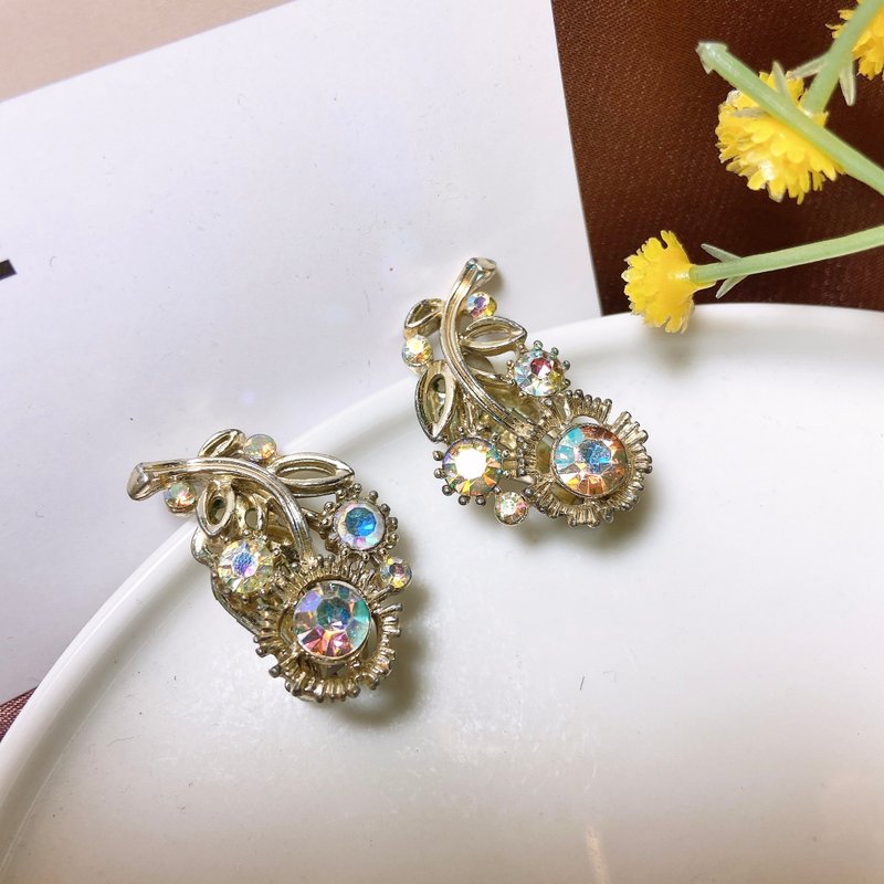 【西洋古董饰品】Lisner 优雅花叶闪烁彩莱茵 弯曲 耳环耳夹 - 耳环/耳夹 - 贵金属 多色