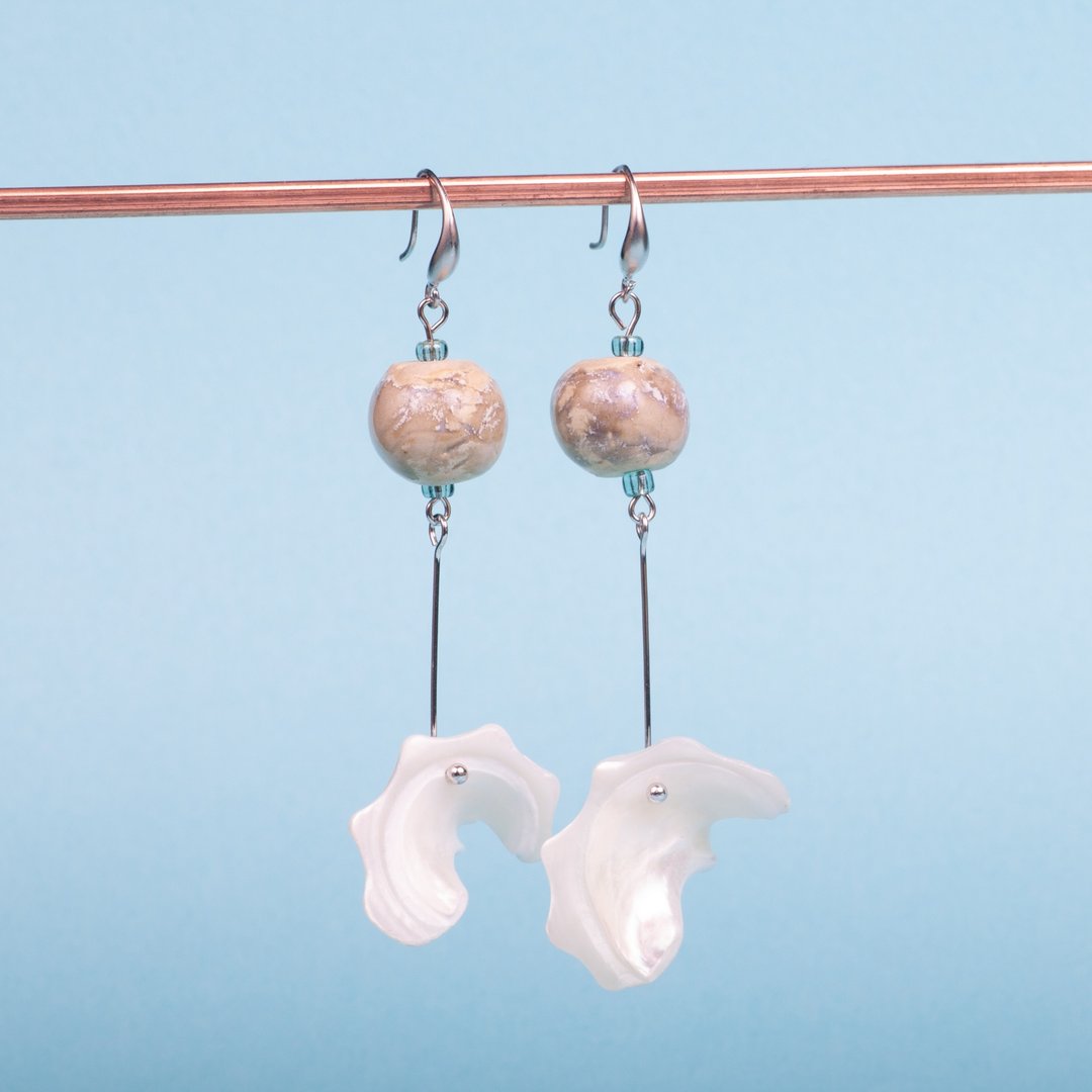 陶瓷x玻璃 耳环 百合系列 Ceramic and Glass Accessory - 耳环/耳夹 - 陶 白色