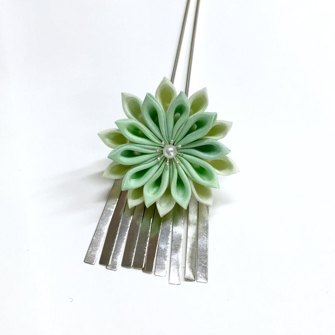 【若桑】菊夜II。发簪款 八重菊流苏发簪 つまみ细工 日式布花 发簪 艺伎/舞伎花簪/和服发饰/浴衣发饰/细工发饰/日本头花 - 发饰 - 丝．绢 绿色