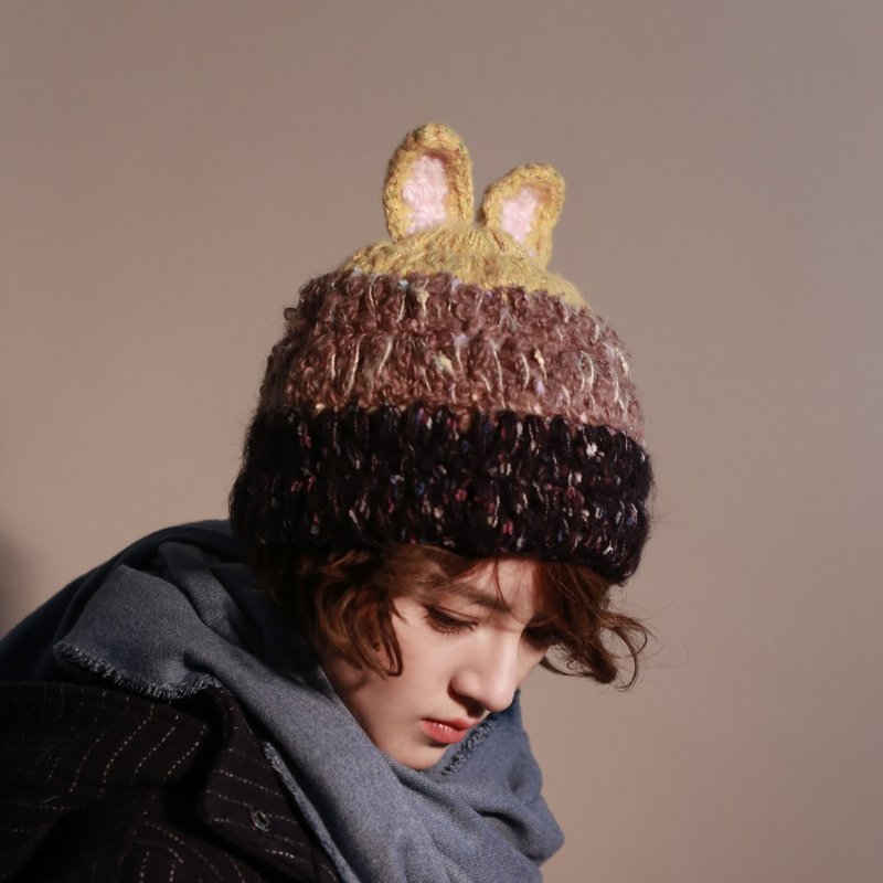 MR.STORE 自家制 纯手工 黄棕黑三色小兔耳朵毛线帽子 - 帽子 - 羊毛 多色