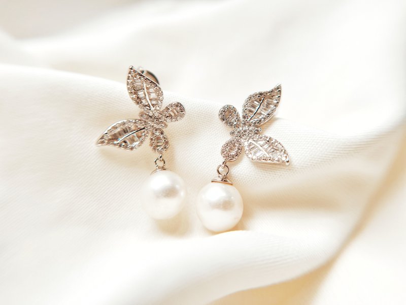 925纯银淡水珍珠锆石蝴蝶耳环 - 耳环/耳夹 - 贵金属 