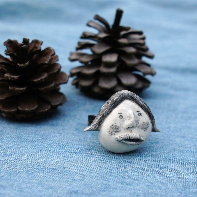 手绘少女戒指 (可改做扣针 ∕ 心口针) (石塑黏土) - 戒指 - 粘土 白色