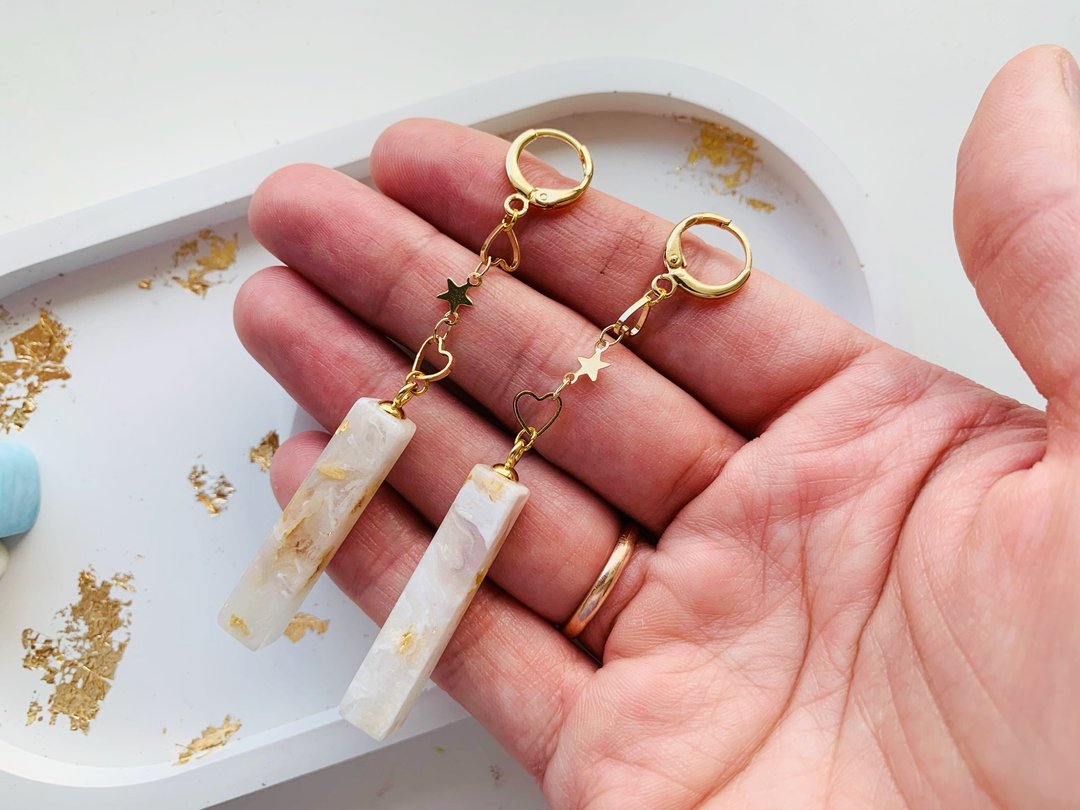 White dangle drop resin earrings. Wedding earrings. Bridal elegant earrings - 耳环/耳夹 - 树脂 白色