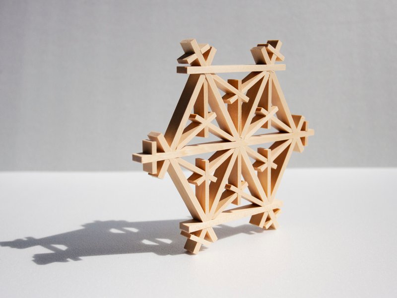 花窗DIY体验包 - 木器窗花杯垫 - 雪花纹 / 象征真诚纯洁 - 木工/竹艺/纸艺 - 木头 透明