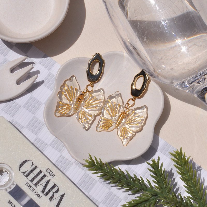 复古昭和透明蝴蝶耳环/ 压克力耳环 - 耳环/耳夹 - 压克力 