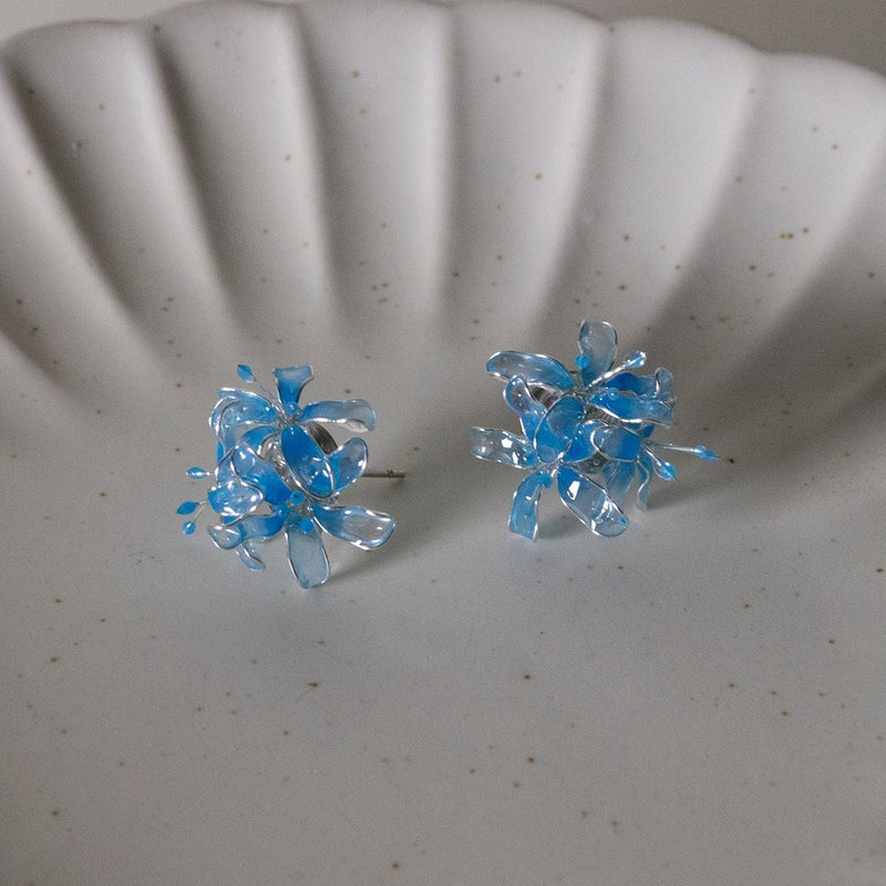 【定制化商品】曼珠沙华-树脂耳环 透蓝色 彼岸花 造花液 水晶花 - 耳环/耳夹 - 树脂 蓝色