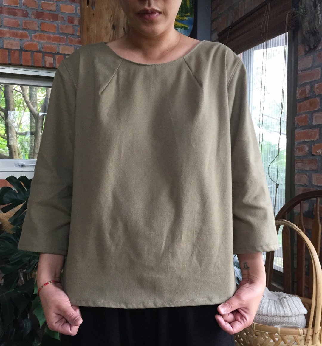 棉麻双刷毛圆领打折罩衫 - 女装上衣 - 棉．麻 卡其色