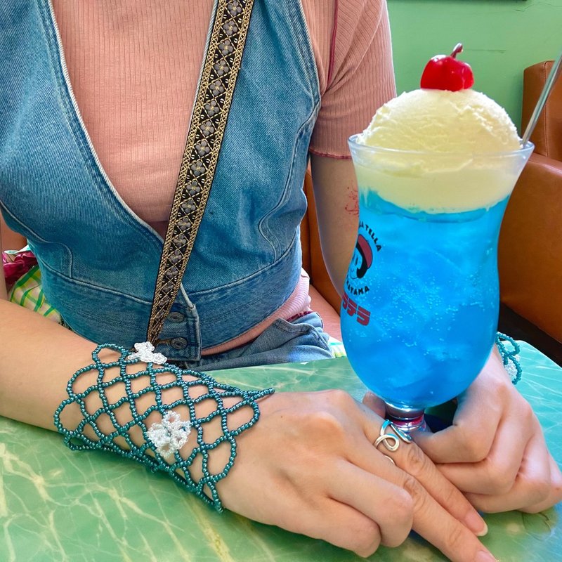 立体花花镂空短袖套 - 手链/手环 - 塑料 蓝色