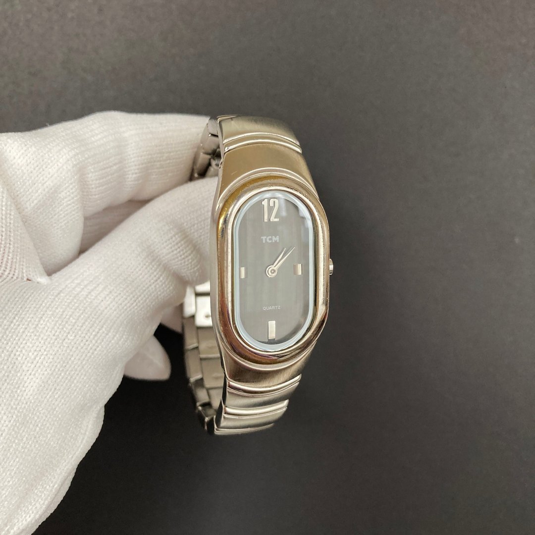 TCM TERRA CIELO MARE 少见雾银椭圆 两针式 中性 军表 古董表 - 女表 - 其他金属 银色