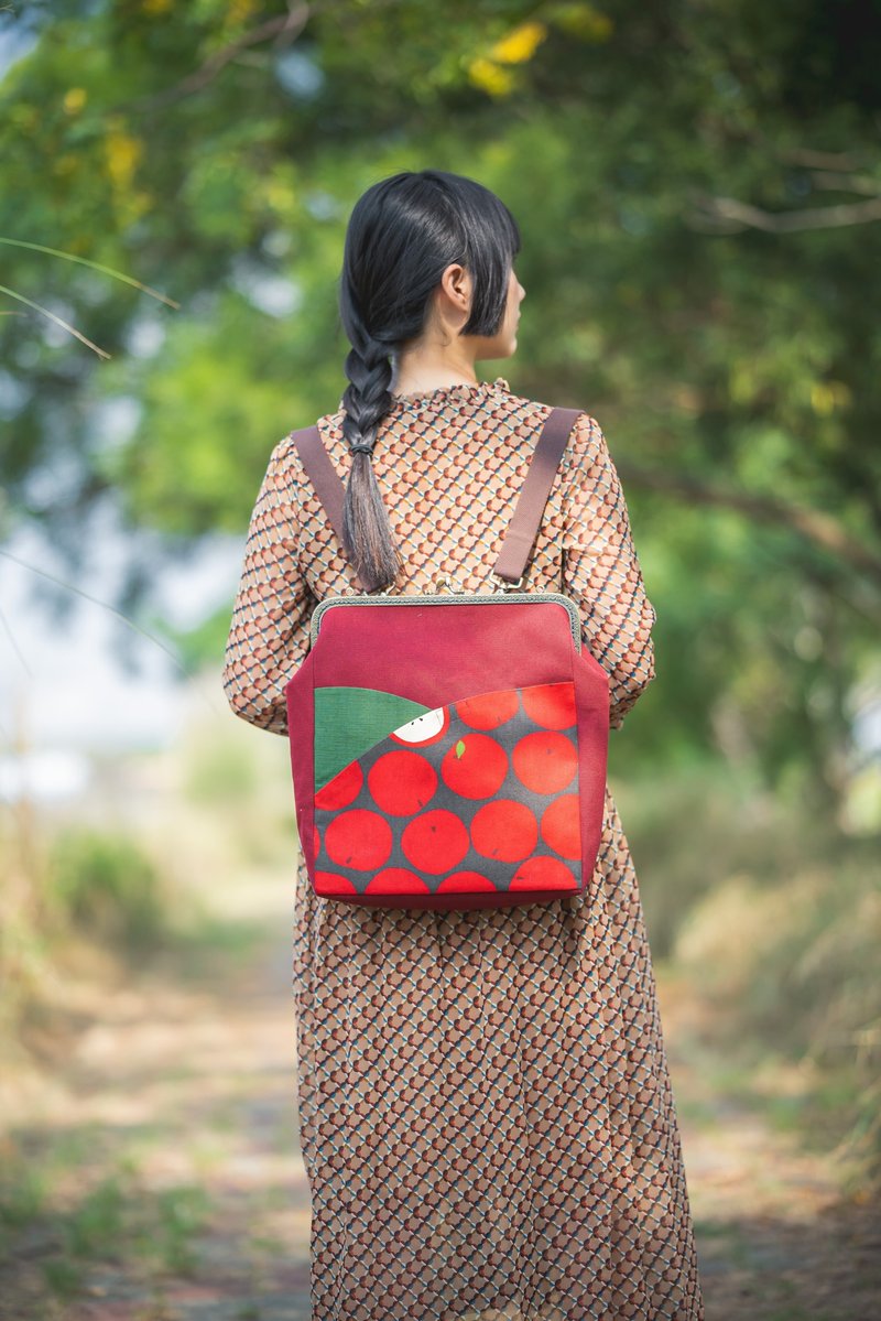 【秋阳林檎】吐司口金包/后背包/侧背包/斜背包/水风船 - 后背包/双肩包 - 棉．麻 红色