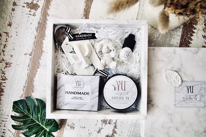 大理石纹香氛礼盒 手工皂 仙人掌扩香石 大豆蜡烛小熊 - 香薰/精油/线香 - 其他材质 白色