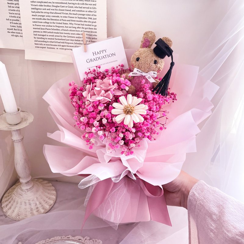 毕业兔兔花束+透明橱窗提袋组　永生花 毕业礼物 毕业花束 满天星 - 干燥花/捧花 - 植物．花 粉红色